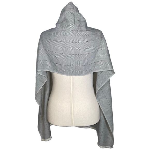 AYMA Argentina Gray Herringbone Pattern Scarf - Picture 3 of 4